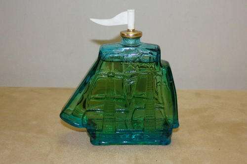 A FANTASTIC VINTAGE "OLD SPICE" "SHIPS DECANTER" AFTER SHAVE LOTION WITH THE CONTENTS STILL INTACT