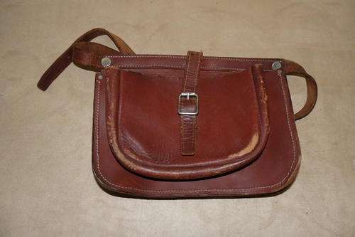 A FANTASTIC VINTAGE "MANUAL FARE" BUS CONDUCTORS LEATHER POUCH/ CARRY BAG IN WONDERFUL CONDITION
