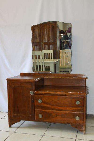 STUNNING VINTAGE SOLID DRESSER WITH AN AWESOME UNUSUAL MIRROR IN GREAT CONDITION! AMAZING FURNITURE