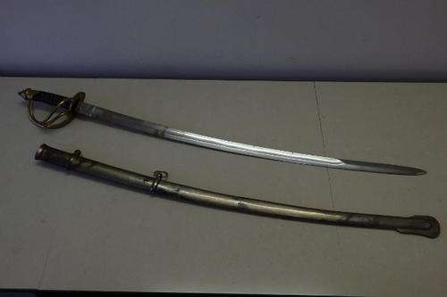 A FANTASTIC VINTAGE AMERICAN CIVIL WAR "COLD STEEL" 1860's HEAVY CAVALRY SABRE AND SCABBARD