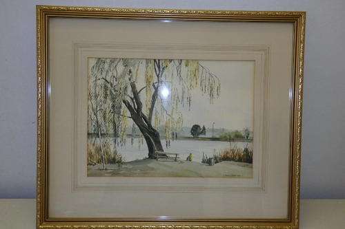 A STUNNING FRAMED WATER COLOUR PAINTING OF A LAKESIDE SCENE BY ARTIST ALAN J. SIME