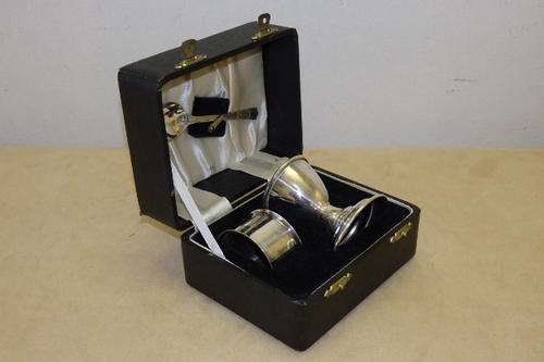 A SPECTACULAR VINTAGE YEOMAN OF ENGLAND SILVER PLATED (BOXED) CHRISTENING SET IN PRISTINE CONDITION