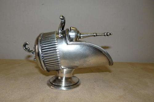 A STUNNING VINTAGE SILVER PLATED SUGAR SCUTTLE WITH THE SCOOP IN GREAT CONDITION