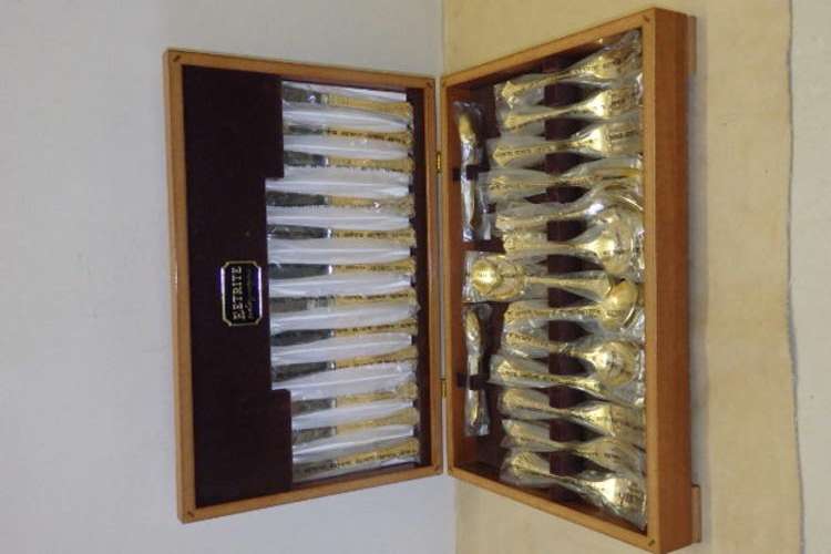 A MAGNIFICENT 56 PIECE 24k GOLD PLATED BOXED "EETRITE" "FLEUR" PATTERN CUTLERY SERVICE