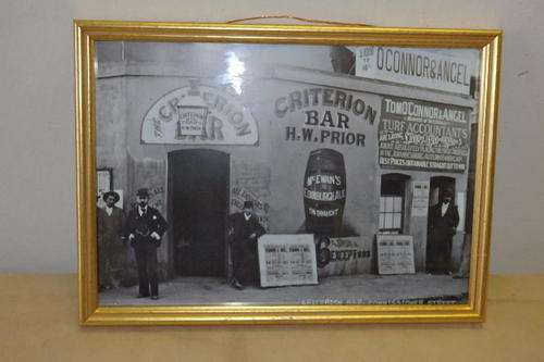 AN AMAZING BLACK & WHITE PHOTO OF CRITERION BAR, COMMISSIONER STREET JHB FROM THE BARNETT COLLECTION