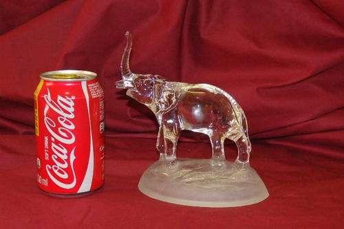 A STUNNING OPAQUE AND CLEAR GLASS LALIQUE? "TRUMPETING ELEPHANT" FIGURINE ON A GLASS BASE