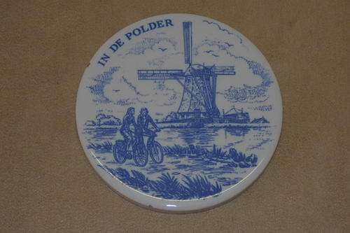 AN AWESOME ROUND ENGLISH MADE "BLUE AND WHITE" HAND PAINTED PORCELAIN TILE
