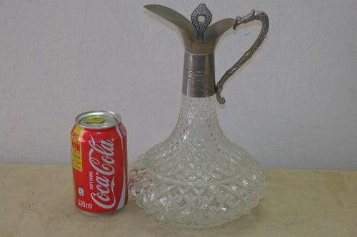 A STUNNING VINTAGE CRYSTAL BROAD BOTTOMED "SHIPS LIQUEUR DECANTER" WITH A PEWTER HANDLE & STOPPER