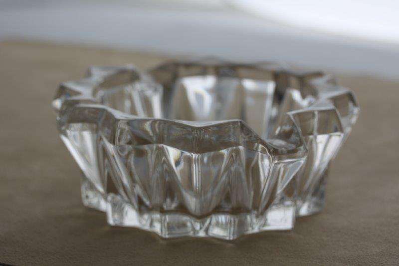 AN AWESOME CRYSTAL CIGAR/ CIGARETTE ASHTRAY IN FANTASTIC CONDITION