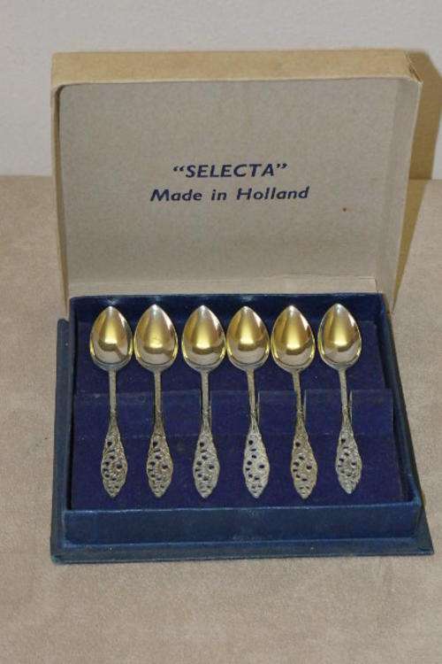 A FANTASTIC BOXED SET OF SIX VINTAGE SELECTA OF HOLLAND SILVER PLATED DEMITASSE COFFEE SPOONS