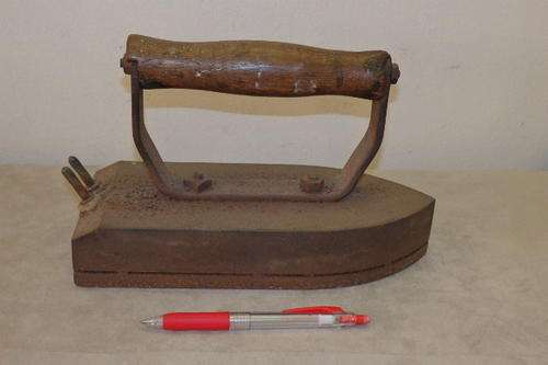 AN AMAZING ANTIQUE GERMAN MADE "DEGEA" HEAVY DUTY ELECTRIC CLOTHES IRON