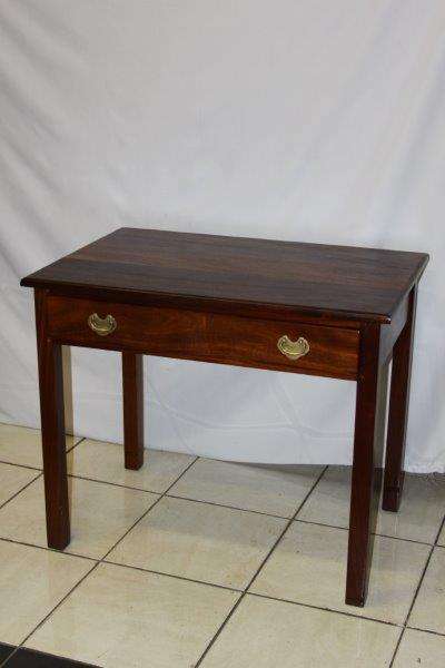 BEAUTIFUL TEAK OCCASIONAL DISPLAY / DRESSING / SIDE / COFFEE TABLE c/w LARGE DRAWER! GREAT CONDITION