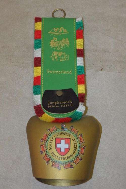 AN AWESOME SWISS CEREMONIAL "JUNGFRAUJOCH" BRASS TREICHELN COW BELL WITH IT'S ORIGINAL CLANGER
