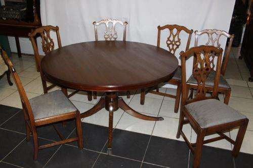 A GORGEOUS 6-SEATER DINING-ROOM SUITE IN EXCELLENT CONDITION!!! FANTASTIC FURNITURE!!!