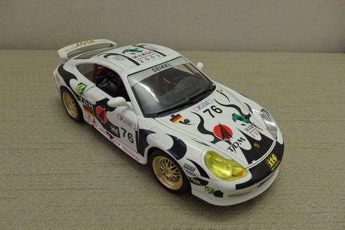 AN AWESOME BBURAGO 1/18 SCALE 1997 PORSCHE CARRERA 911 GT3R - TEAM AVIA DIE-CAST MODEL CAR