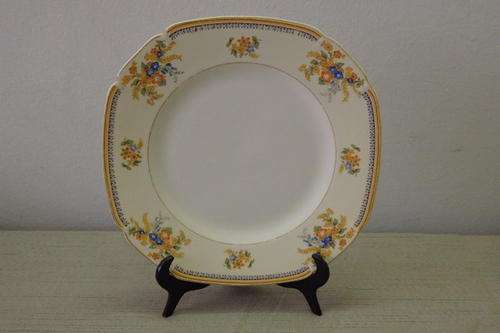 A STUNNING AND VERY COLLECTABLE VINTAGE JOHN MADDOCK OF ENGLAND ROYAL IVORY "DAINTY" SQUARE PLATE
