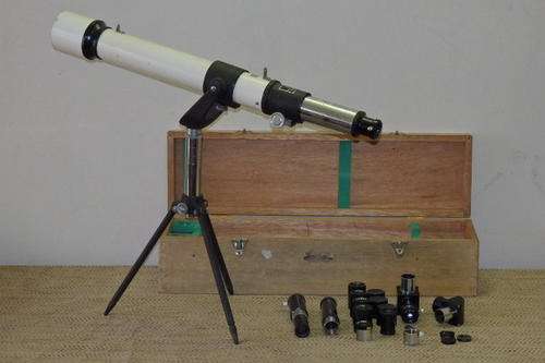 AN AWESOME H.O.C. OF JAPAN MODEL 3044 TELESCOPE WITH VARIOUS LENSES IN A CUSTOM MADE STORAGE BOX