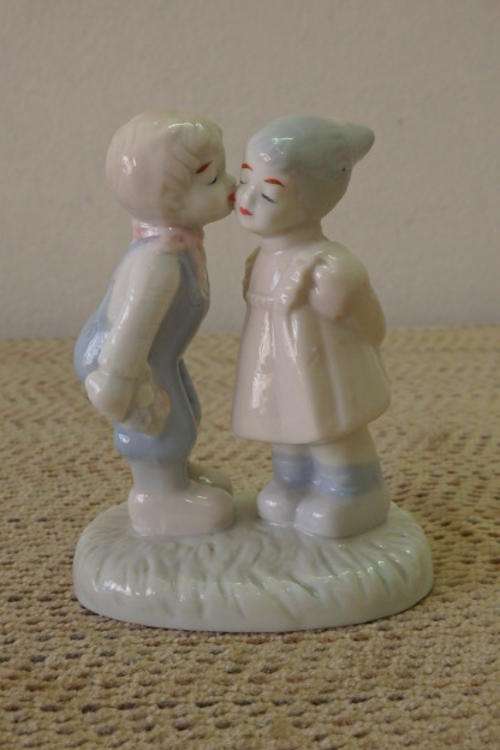 AN AWESOME "HERITAGE PORCELAIN" FIGURINE TITLED "FIRST KISS" = SO CUTE!!!