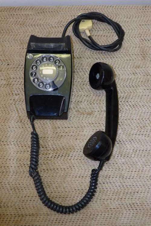 AN AWESOME VINTAGE (1970's) BLACK TELKOM ROTARY DIAL TELEPHONE IN EXCELLENT CONDITION