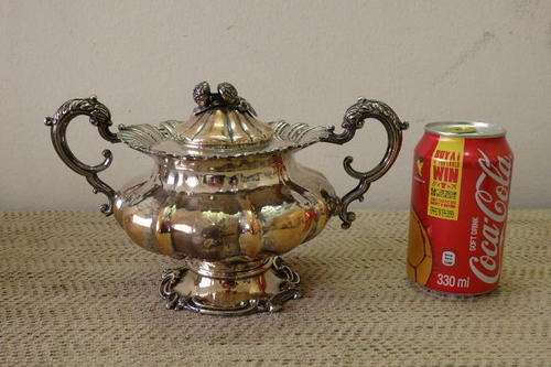 A MAGNIFICENT VINTAGE/ ANTIQUE? SILVER PLATED LARGE ORNATE SUGAR BOWL WITH INCREDIBLE DETAILING