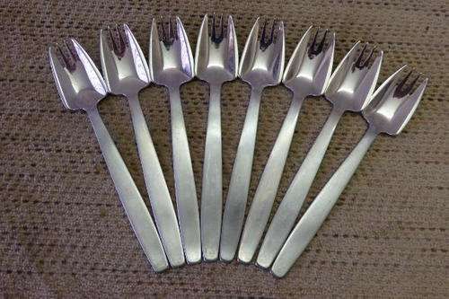 A FANTASTIC SET OF 8 VINTAGE (1970's) RETRO 18/8 STEEL VINERS "SPLAYDS" BY McARTHUR OF IRELAND