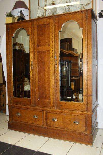 A HUGE AMAZING OLD OAK WOOD INLAY 2 DOOR WARDROBE ON A STAND c/w BEVELLED MIRROR & 2 LARGE DRAWERS!