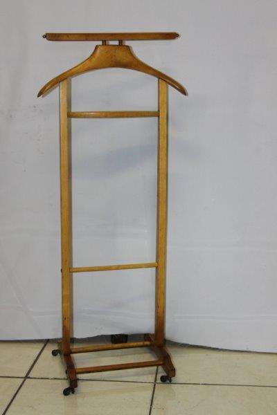 AN EXQUISITE 'MR JEEVES' DUMB VALET CLOTHING STAND IN GREAT CONDITION!!! THIS ONE IS FANTASTIC!!