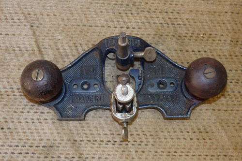 A FANTASTIC VINTAGE RECORD No. 71 CARPENTERS WOOD ROUTER PLANE IN GREAT CONDITION