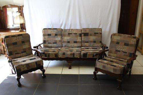 AN EXQUISITE ANTIQUE GRAFTON EVEREST BALL& CLAW WAGON WHEEL LOUNGE SUITE c/w CUSHIONS - AWESOME!!!
