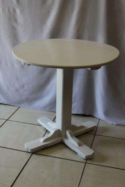 A BEAUTIFUL PAINTED CAFE TABLE / DISPLAY / SIDE TABLE IN EXCELLENT CONDITION!!!!