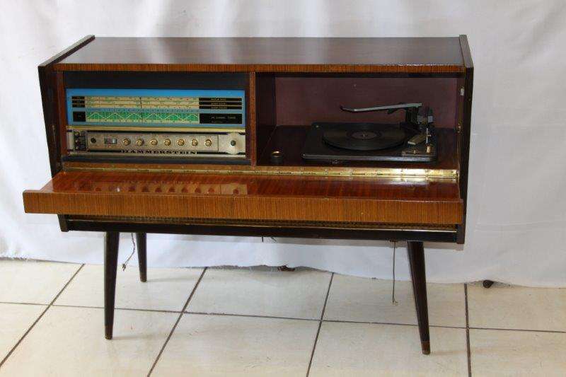 A STUNNING RETRO HAMMERSTEIN RADIOGRAM & TURN-TABLE IN GOOD VISIBLE CONDITION!!!