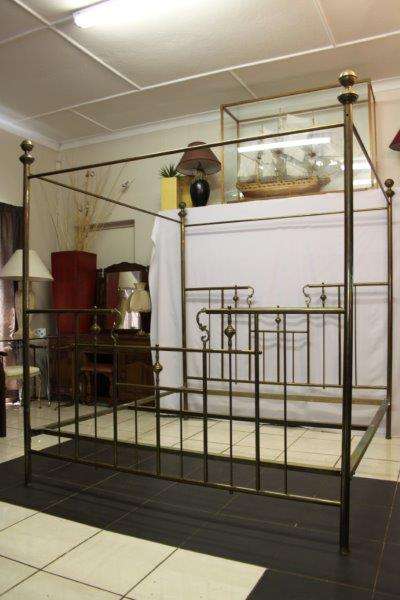 A SPECTACULAR VINTAGE SOLID BRASS 4-POST KINGSIZE BED WITH CANOPY FRAME & EXQUISITE DETAIL!!! WOW!!!