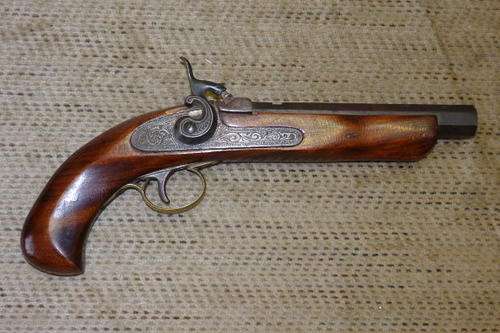 A SUPERB VINTAGE "PERCUSSION" BLACK POWDER PISTOL WITH BRASS AND STEEL EMBELLISHMENTS & STEEL BARREL