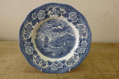 AN AWESOME VINTAGE ENOCH WEDGWOOD OF ENGLAND "SCOTTISH LOCHS" PORCELAIN PLATE