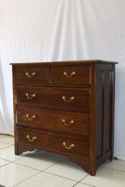 AN EXQUISITE VINTAGE CHEST OF DRAWERS WITH A TON OF CHARACTER!!! STUNNING HANDLES!!!