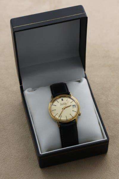 WOW! A STUNNING VINTAGE 18ct SOLID GOLD BULOVA ACCUTRON MENS WRIST WATCH IN A GIFT BOX!!!!!