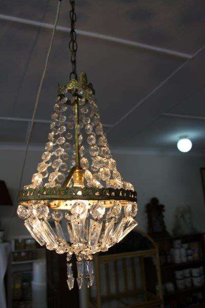 AN EXQUISITE SOLID BRASS & CRYSTAL CHANDELIER IN EXCELLENT CONDITION FOR THE AGE!!! WOW!!!