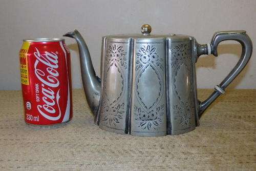 AN VERY UNUSUAL ART DECO STYLE VINTAGE/ ANTIQUE? OVAL TEAPOT WITH ENGRAVED DETAILING