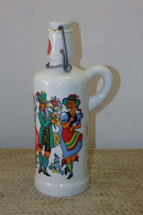 A FANTASTIC VINTAGE WEST GERMAN MADE "KIRSCH MIT RUM" PORCELAIN 375ml DECANTER WITH A "FLIP-TOP" LID