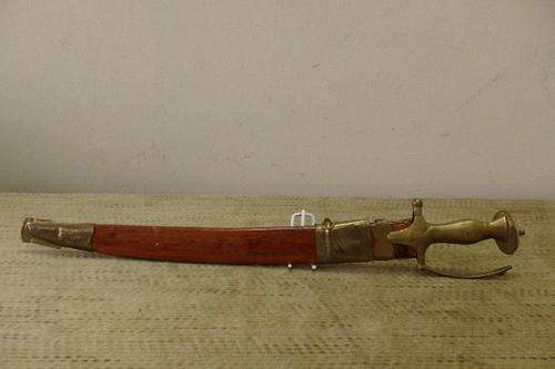 AN AWESOME VINTAGE INDIAN MADE "CURVED" TALWAR SWORD IN IT'S SCABBARD WITH BRASS EMBELLISHMENTS