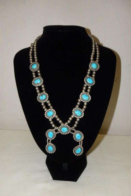 A MAGNIFICENT VINTAGE AMERICAN NAVAJO "NAJA" STERLING SILVER NECKLACE WITH LARGE TURQUOISE STONES