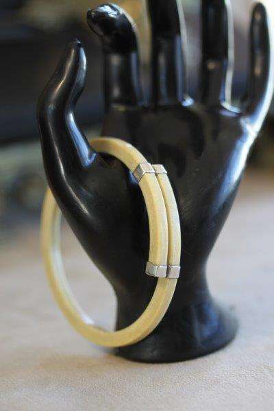 AN EXQUISITE YET SIMPLE LADIES STERLING SILVER & IVORY BANGLE!!! A STUNNING PIECE OF JEWELLERY!!!