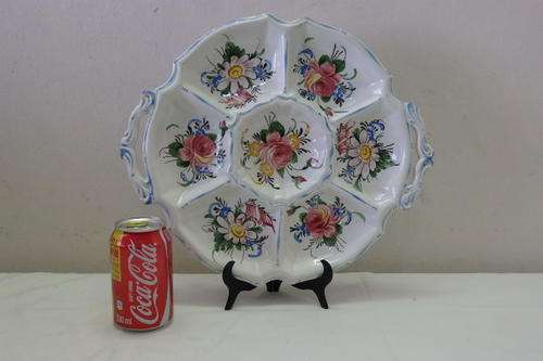 A STUNNING LARGE SEVEN DIVISION ITALIAN MADE CERAMIC CRUDITES PLATTER WITH HAND PAINTED DETAILING