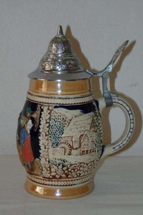 AN AWESOME VINTAGE AUTHENTIC GERMAN MADE LIDDED IRONSTONE BEER STEIN IN FANTASTIC CONDITION