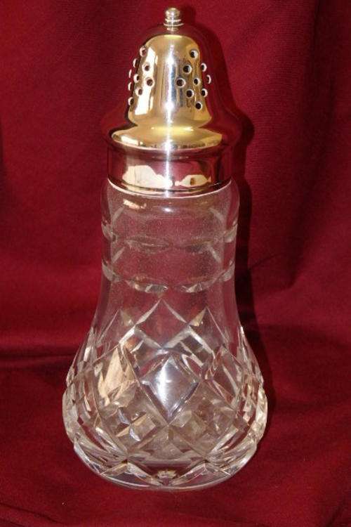 A SPECTACULAR VINTAGE LEAD CUT CRYSTAL SUGAR MUFFINEER (SUGAR SHAKER) WITH A SILVER PLATED LID