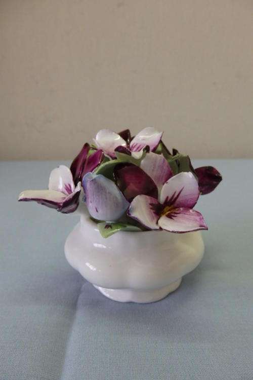 A STUNNING ROYAL ALBERT "FLOWERS OF THE MONTH" SERIES "FEBRUARY" VIOLETS POSY OF FLOWERS