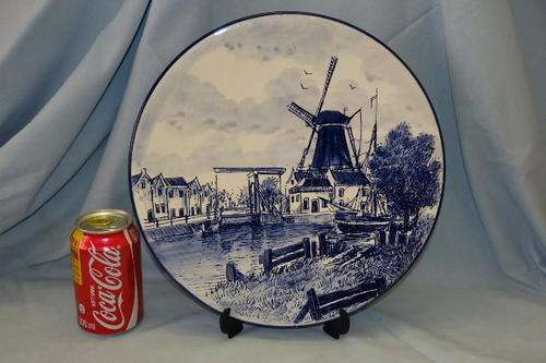 A FANTASTIC LARGE HAND PAINTED BLUE AND WHITE DELFT BLAUW OF HOLLAND PLATTER WITH DUTCH WINDMILLS