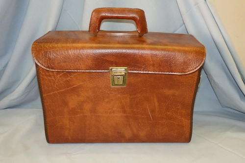 AN AWESOME VINTAGE (c1970's) BROWN VINYL PORTABLE "FILING" BRIEFCASE WITH SLEEVES AND A LOCK AND KEY