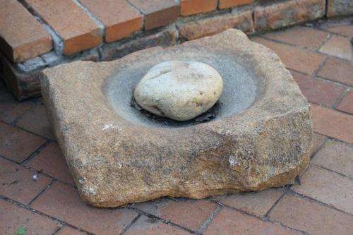 AN AWESOME AUTHENTIC ZULU GRINDING STONE WITH THE ROUND STONE!!! THIS IS THE REAL DEAL, NOT CONCRETE