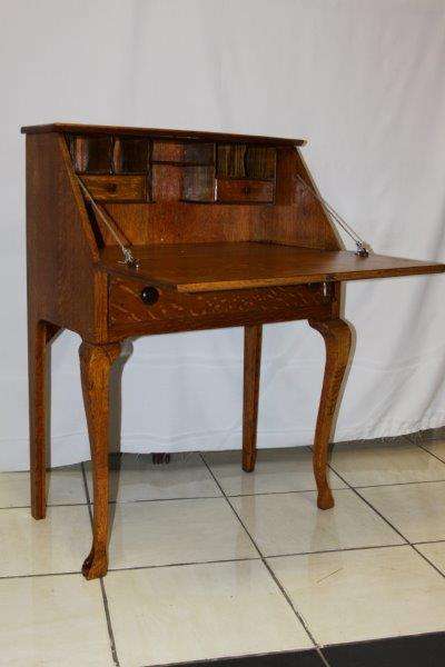 AN EXQUISITE SOLID OAK WRITING DESK WITH FOLD DOWN TOP & DRAWERS - GORGEOUS ANTIQUE FURNITURE!!!